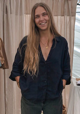 relaxed-linen-shirt-founder-owner-zaya-and-kai-sustainable-baby-clothing-byron-bay-480x480-65b9accf49f27