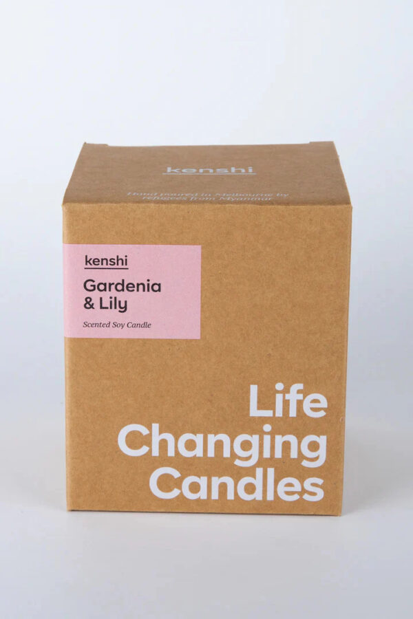Medium Kenshi Candle - Gardenia & Lily 220g - Image 3