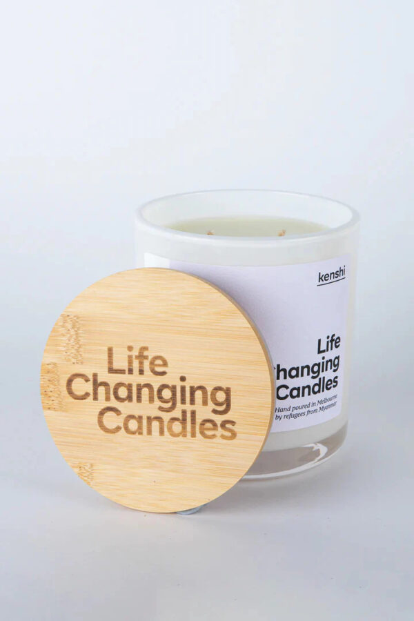 Medium Kenshi Candle - Gardenia & Lily 220g - Image 2